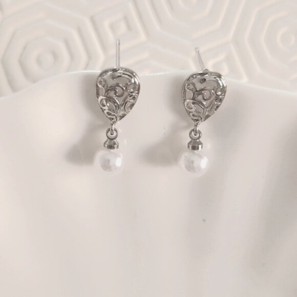 Vintage Style Silver Tone Filigree Pearl Drop Earring Dainty - Picture 5 of 5